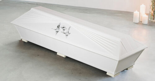 Joutsenet arkun kannessa symboloivat viimeistä matkaa kohti kotia.