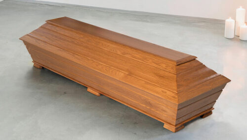 Tammi on jalopuu ja kaunein materiaali arkkuun.