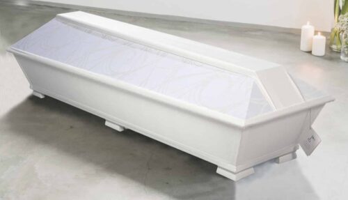 valkoinen ja luonnonvalkoinen pellavaverhoiltu arkku